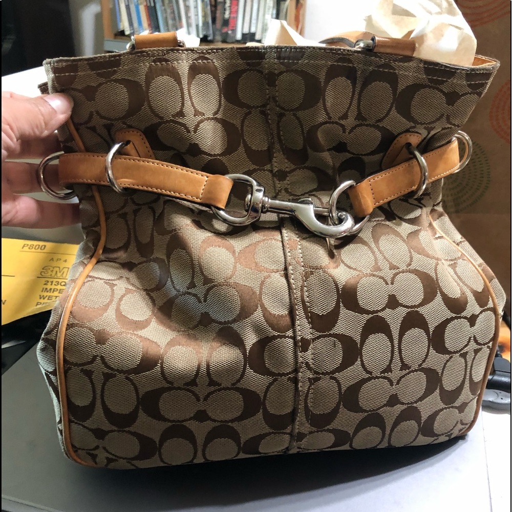 Over the shoulder Coach purse EUC signature coach
